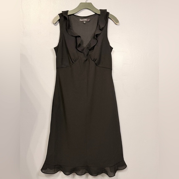 Elegant ruffle trim Black Dress with lining - Picture 2 of 5